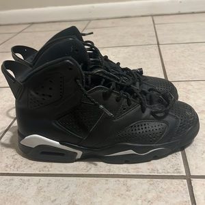 Retro 6 Black Cats Size 8